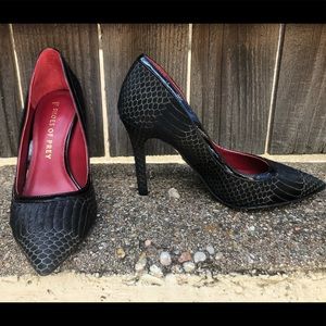 Shoes of Prey black heels/pumps, size 4 WW